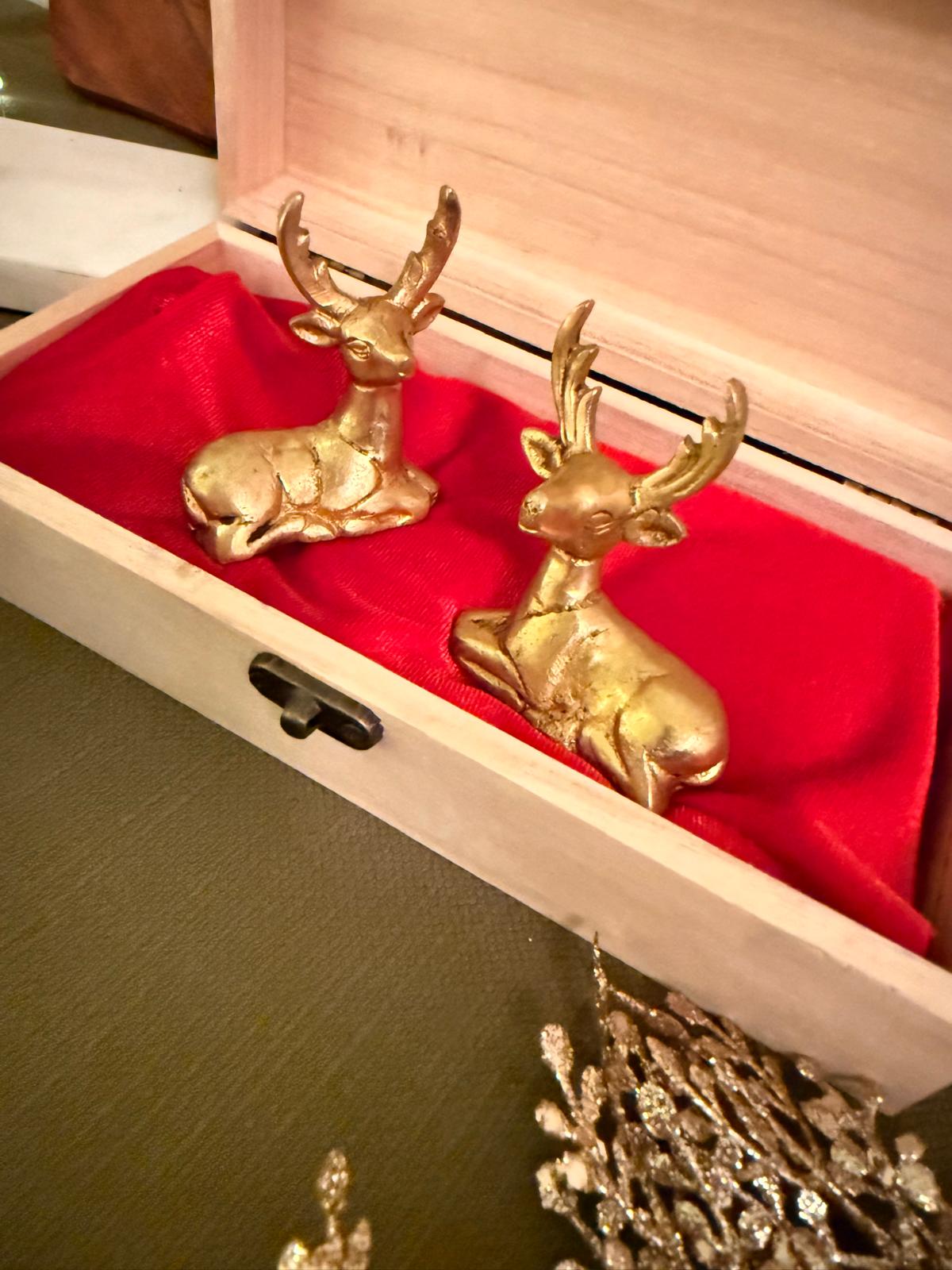 Elegant Brass Deer Couple Décor – Christmas Gift Box