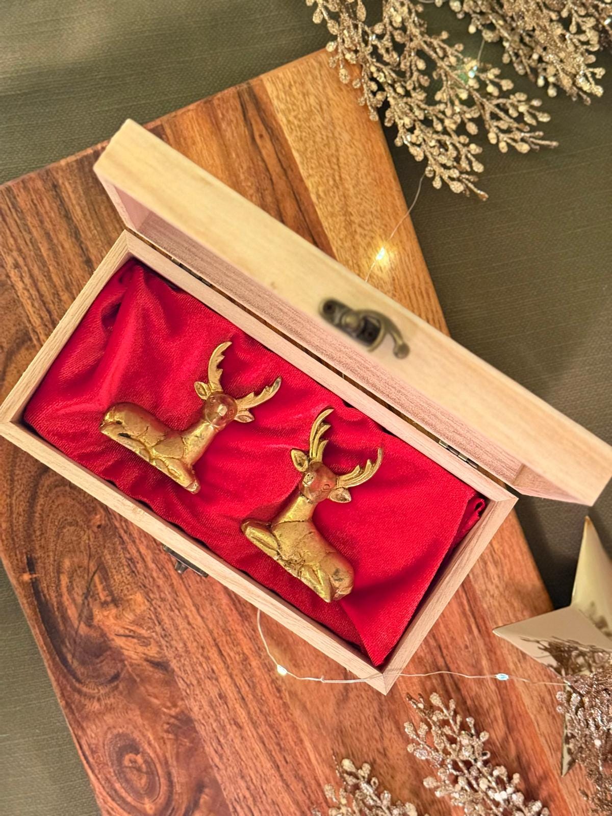 Elegant Brass Deer Couple Décor – Christmas Gift Box